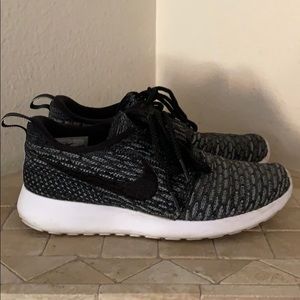 Nike women’s Roshe